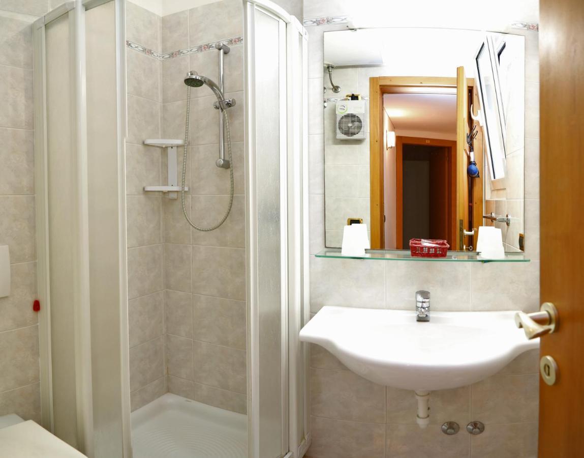 Front Lake Apartment Bardolino Ngoại thất bức ảnh