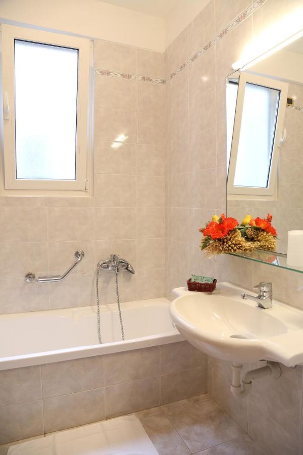 Front Lake Apartment Bardolino Ngoại thất bức ảnh