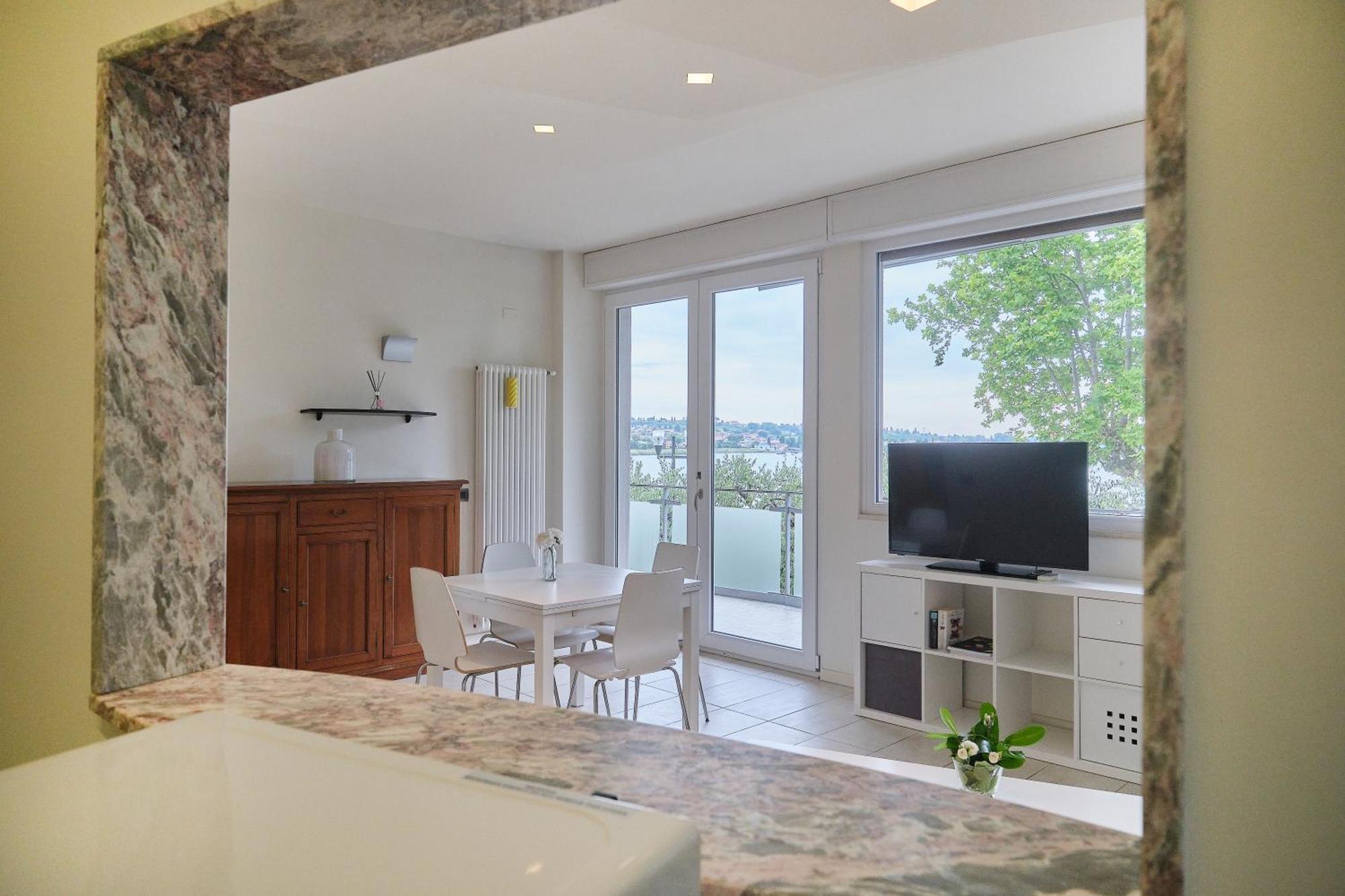Front Lake Apartment Bardolino Ngoại thất bức ảnh