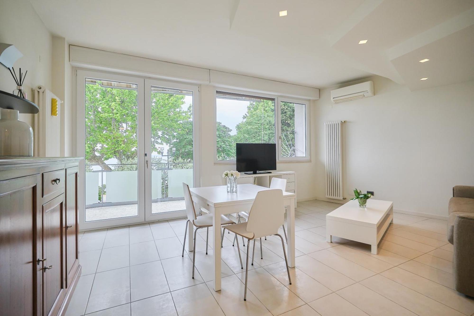 Front Lake Apartment Bardolino Ngoại thất bức ảnh